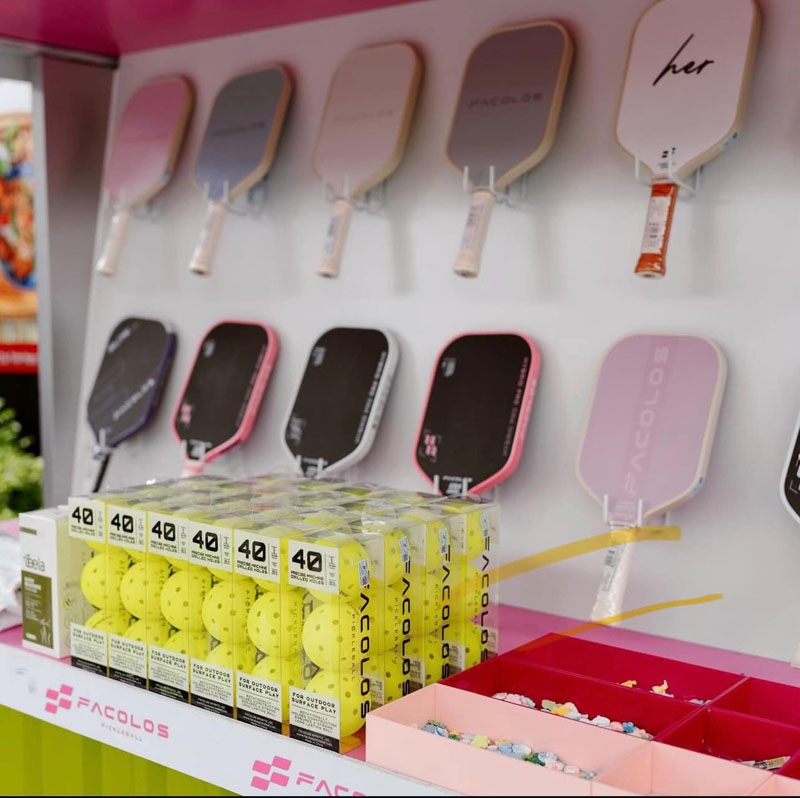 Sân VNA cho thuê các dụng cụ pickleball chất lượng
