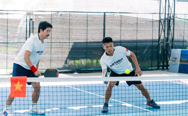 Luật chơi pickleball “hai lần nảy”