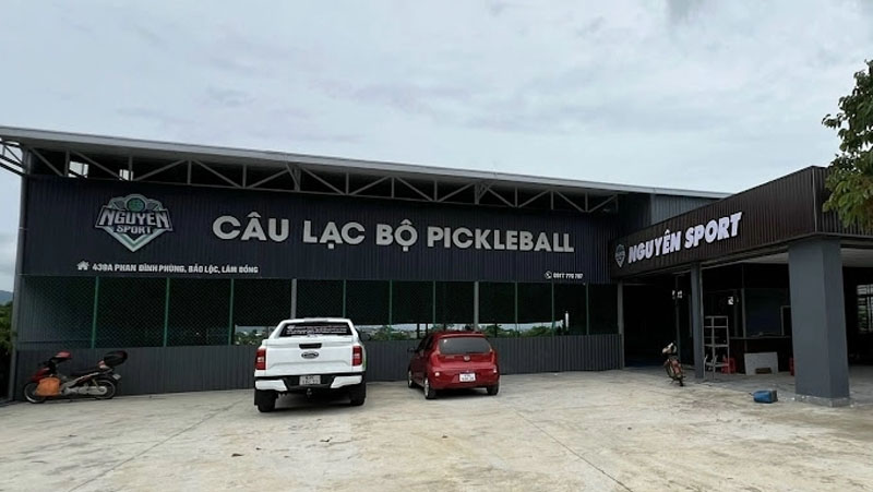 Khu vực gửi xe rộng lớn của sân pickleball Đà Lạt Nguyên Sport