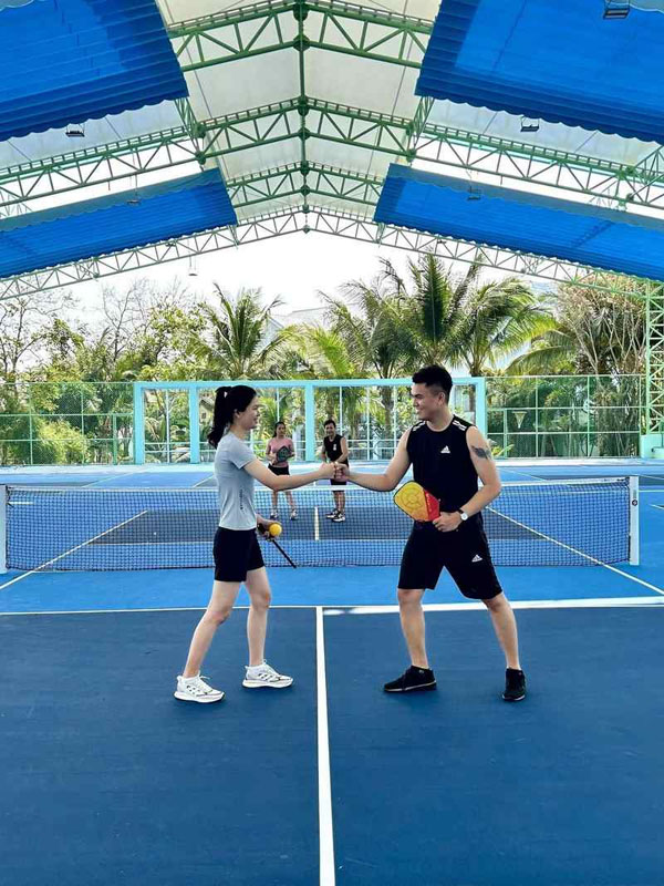Sân pickleball saigon CLB 102 với chất lượng mặt sân bằng phẳng, đạt tiêu chuẩn