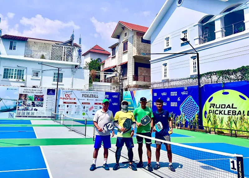 Sân Pickleball RUDAL ngoài trời thoáng đãng