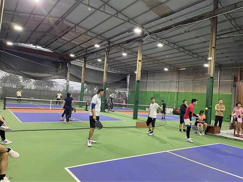 HENA PICKLEBALL Hữu Hưng có quy mô 3 sân