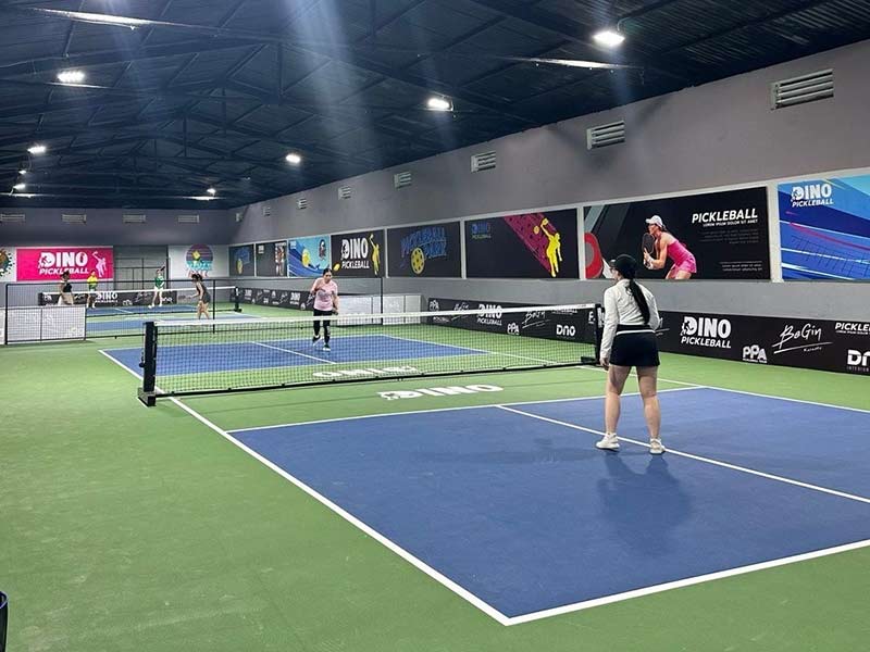 Sân Pickleball Dino nằm ngay trung tâm đường Nguyễn Văn Cừ