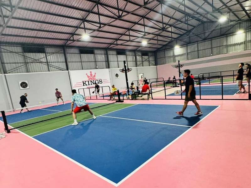 Sân Pickleball Kings nổi bật với không gian mở
