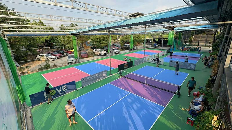 Sân Pickleball Ngọc Thuỵ sở hữu không gian rộng rãi, thoáng mát