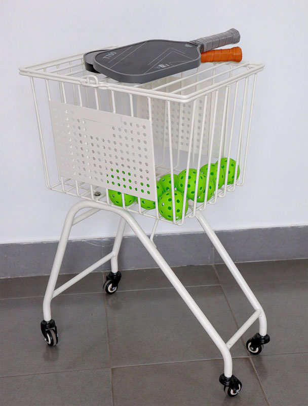 Ưu tiên chọn xe đựng bóng có chất liệu nhôm hoặc túi đựng vải dạng lưới