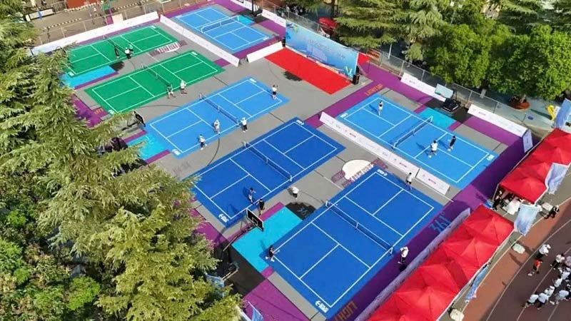 Vì đặt ngoài trời nên thảm pickleball ngoài trời cần có khả năng thoát nước tốt