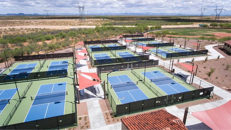 Quy trình thi công thảm sân pickleball ngoài trời là gì?