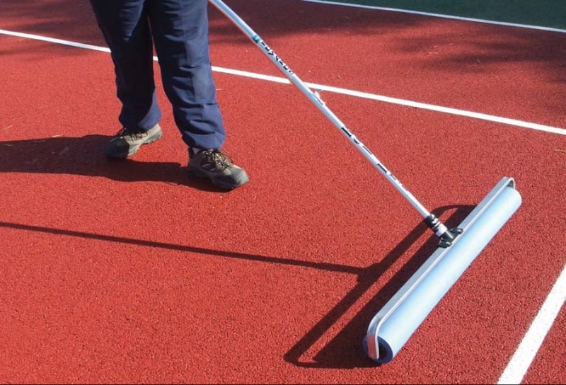 Vệ sinh thảm pickleball ngoài trời định kỳ